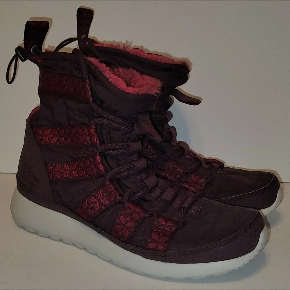 Nike Rosherun High Sneakerboots Purple Maroon 615968-601 Faux Fur Women's Size 6